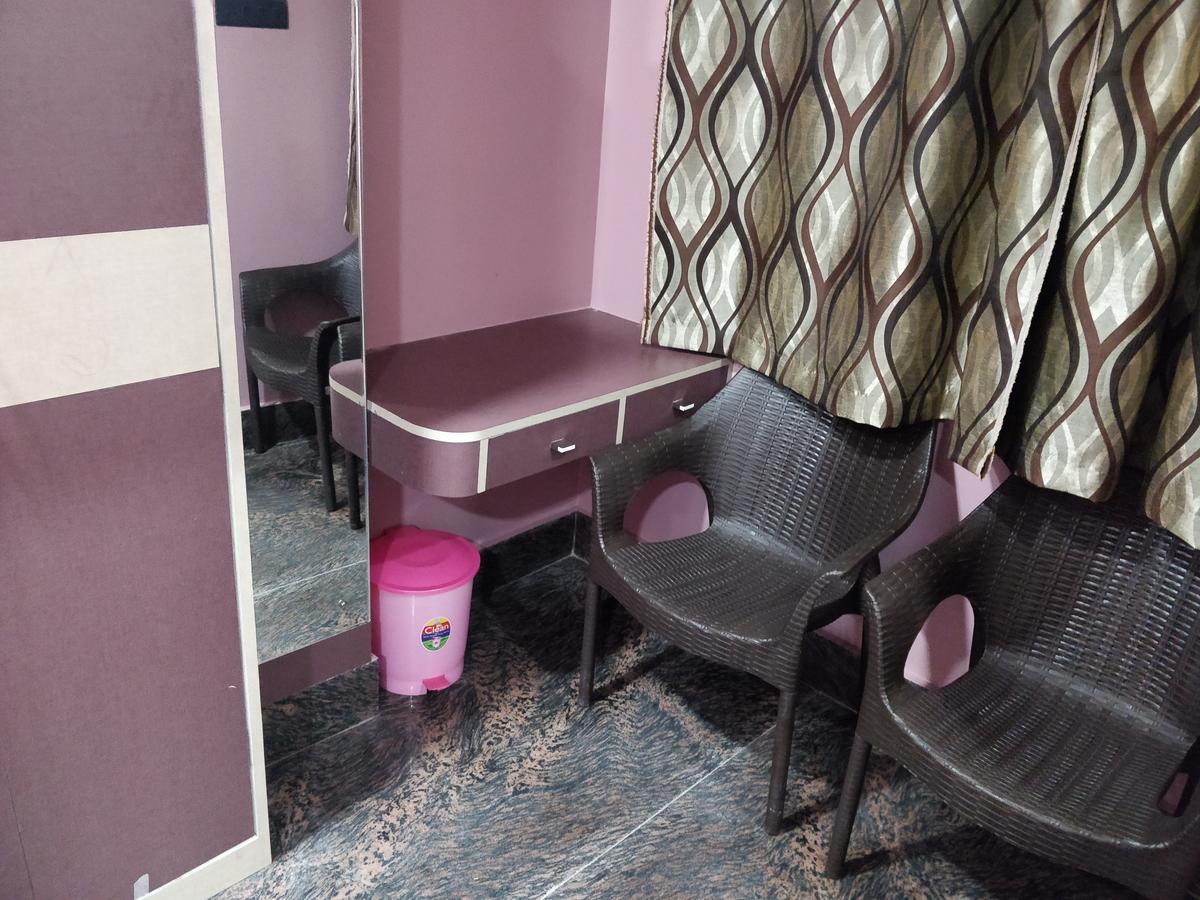 Oyo 16871 Anant Home Stay Шиллонг Экстерьер фото